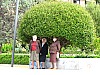 Granada_gardens_old_women